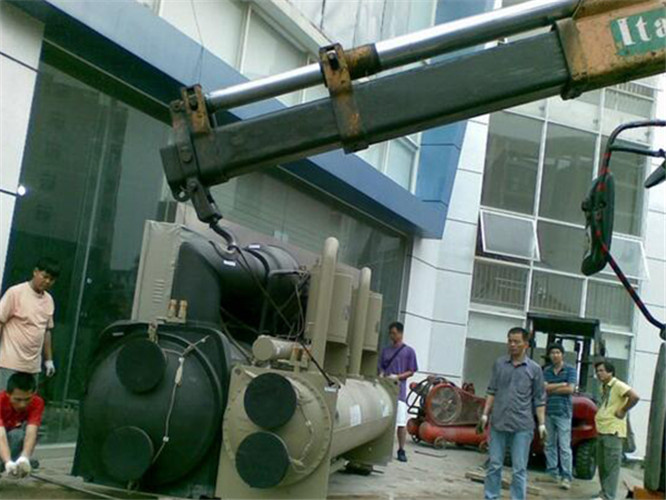 武功县随车吊和汽车吊的核心区别是什么？哪种更省钱？